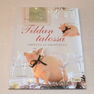 Tone Finnanger Tildan talossa - Ompelua ja askartelua